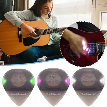 Светещи китарни снимки Неплъзгащи се китарни снимки Джаз плекторум с LED светлини за електрическа акустична китара бас фолк цвят Bling Pick