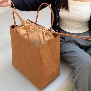 Голям капацитет случайни голяма пазарска чанта за жени луксозен дизайнер чанта чанта 2023 Ново в изкуствена велур реколта с вътрешен джоб рамо