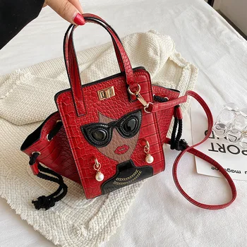 Cartoon Girl Crossbody чанта за жени Нова тенденция Мода Шик дизайн Перлена чанта Висококачествена случайна изящна сладка чанта за рамо