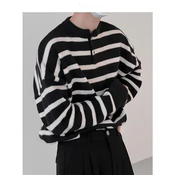Мъжки есенни пуловери Мъжки Ins Trendy Loose Stripe Tops Шик кръг врата класически черен бял яка джъмпер улично облекло