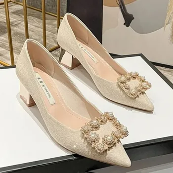 Високи токчета обувки жени пролет нова корейска версия перлени кристали заострени пръсти дамски обувки буци токчета помпи Zapatillas Mujer