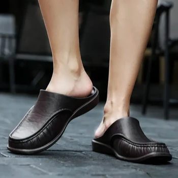 Обувки за мъжки чехли Приплъзване на апартаменти Обувки Ходене мъже половин чехъл голям размер удобни меки домакински сандали Man 2024 Ново
