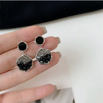 2023 Ново пристигане Корейски елегантен черен кристал кръгли геометрични обеци за жени мода прости бижута аксесоари