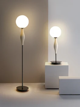 Подова лампа за хол Прост модерен диван Творчески личен инфлуенсър Минималистичен дизайнер Спалня Легло Фар лампа