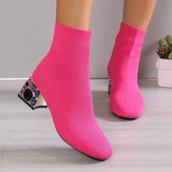 Жени гореща продажба високи токчета къси ботуши 2023 зимен дизайнер квадратни пръсти окото дишаща участък чорап ботуши приплъзване на платформа обувки